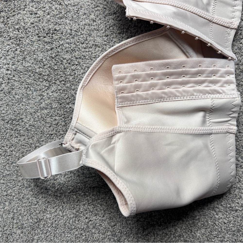 Amazon Cream Seamless Back Slimming Bra Intimates - Picture 3 of 4